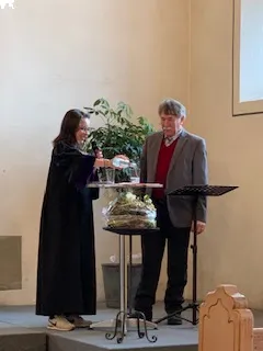 Pfrn. Mirja Zimmermann und Hans Reinhard (Foto: Renate Riesen) Pfrn. Mirja Zimmermann und Hans Reinhard (Foto: Renate Riesen)